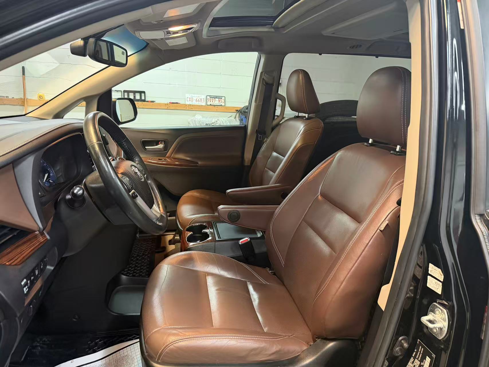 2015 TOYOTA SIENNA XLE LIMITED AWD *PENDING* - Image 4