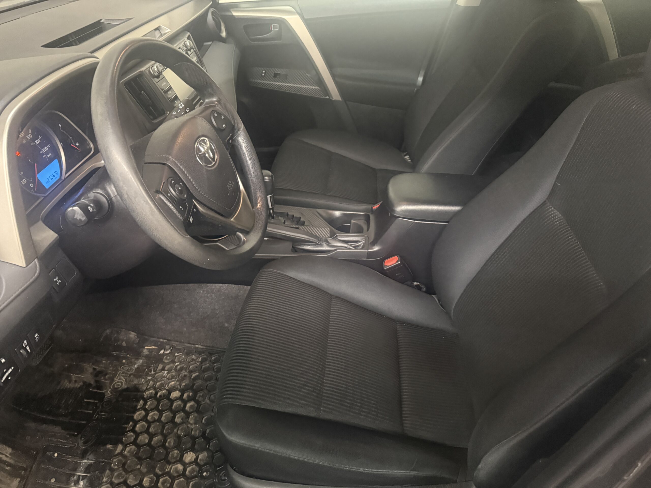 2015 TOYOTA RAV4 LE AWD - Image 8