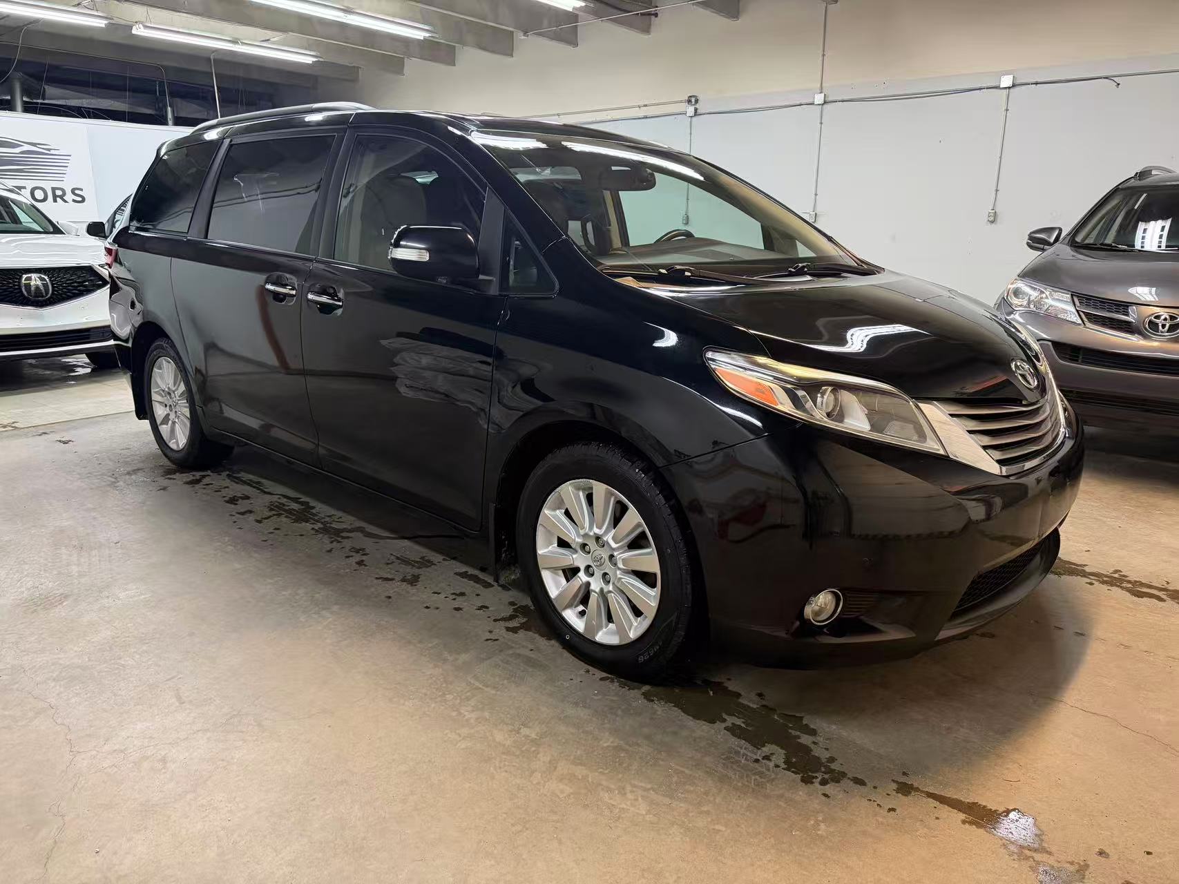 2015 TOYOTA SIENNA XLE LIMITED AWD *PENDING* - Image 2