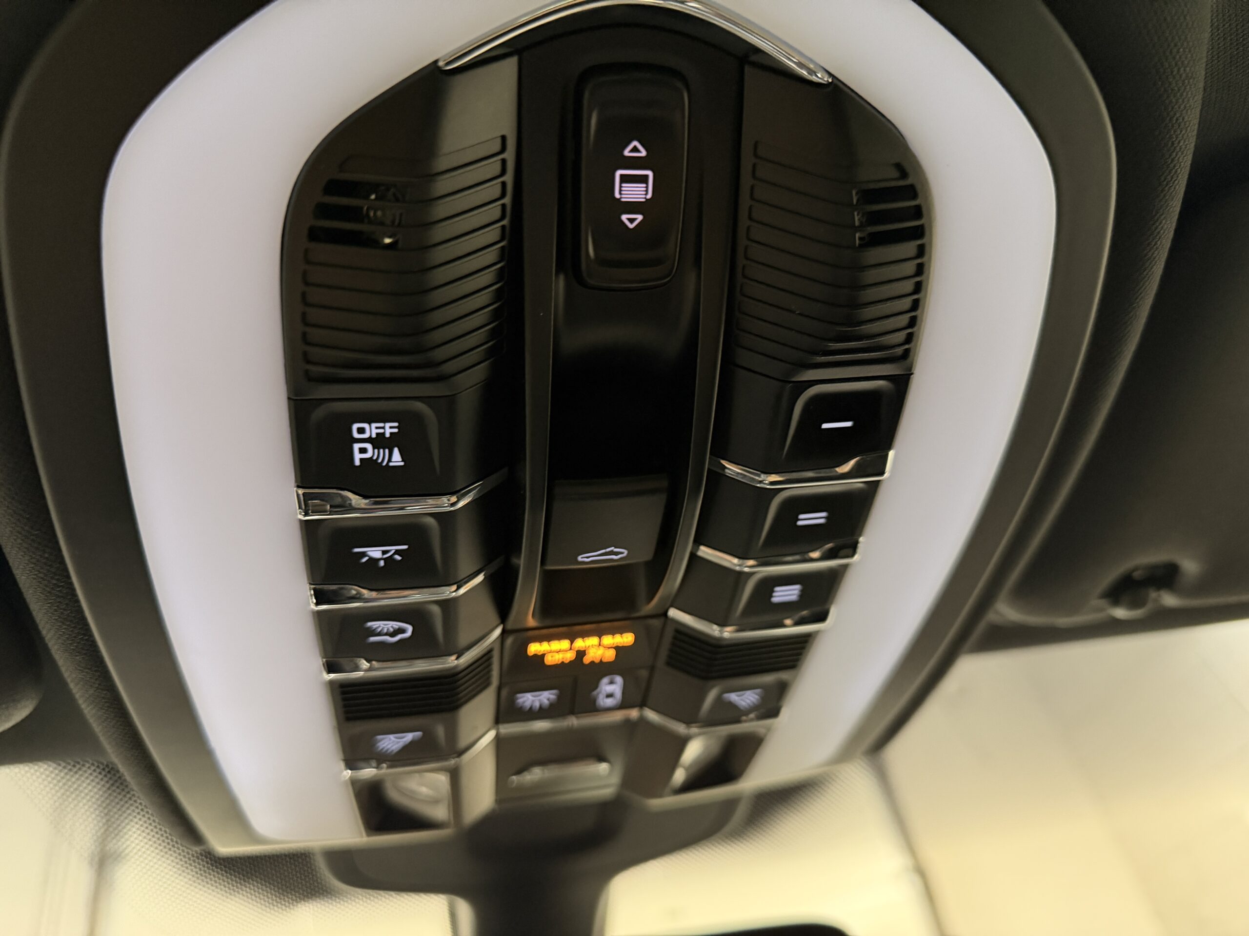 2016 PORSCHE CAYENNE - Image 16