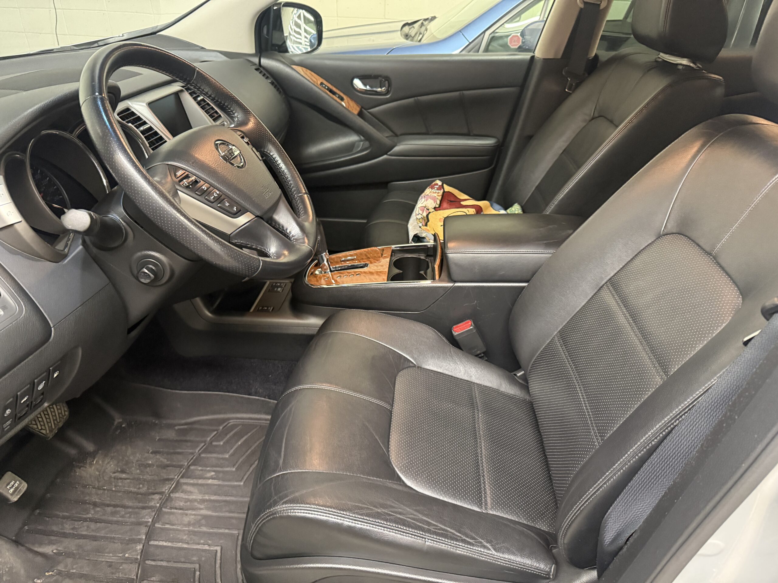 2013 NISSAN MURANO LE WITH PLATINUM PACKAGE - Image 6